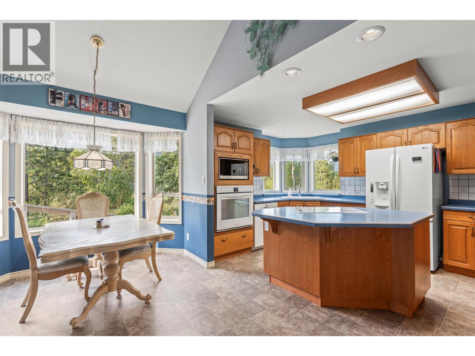 995 SHUSWAP RIVER DRIVE - 32