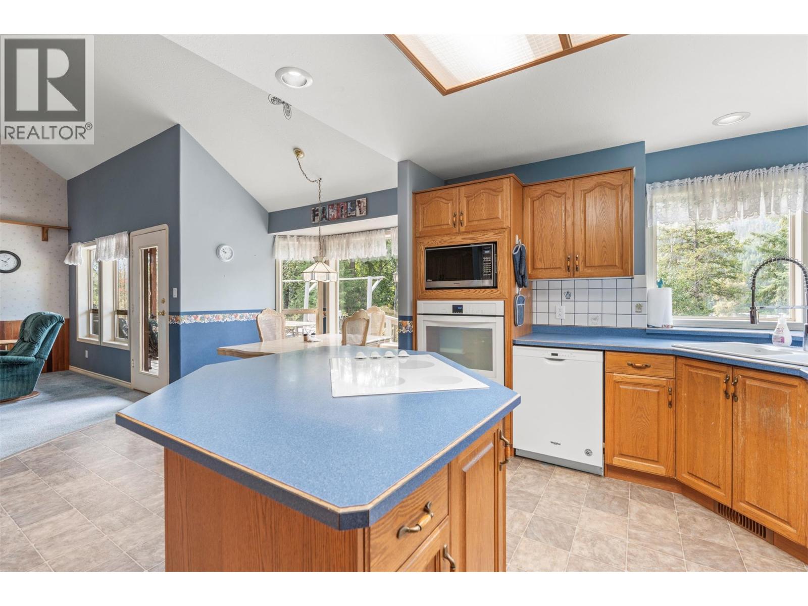 995 SHUSWAP RIVER DRIVE - 35