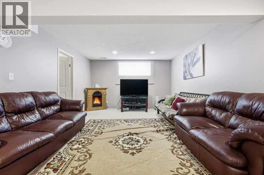 Single Family House for Sale in  Somerset Manor SW Somerset Calgary 