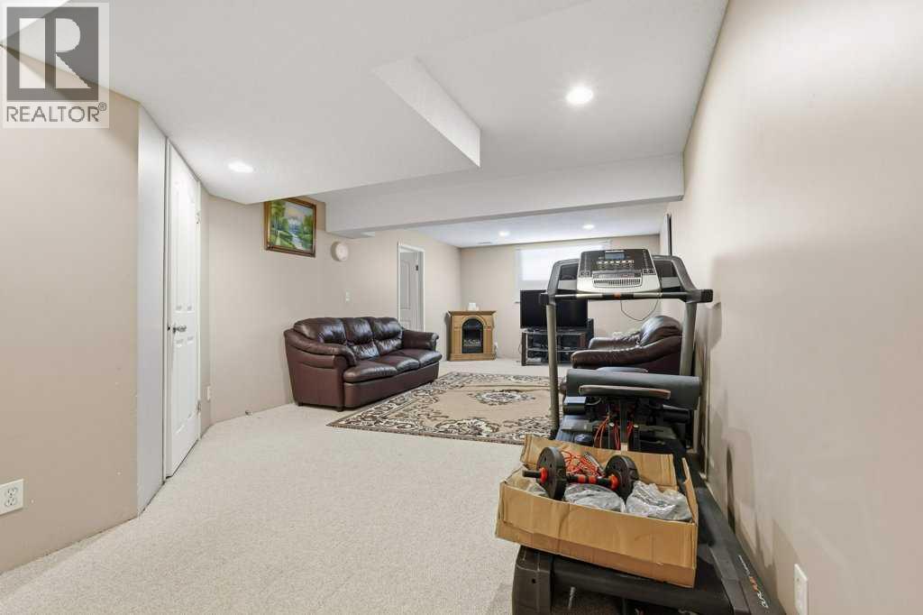 Single Family House for Sale in  Somerset Manor SW Somerset Calgary 