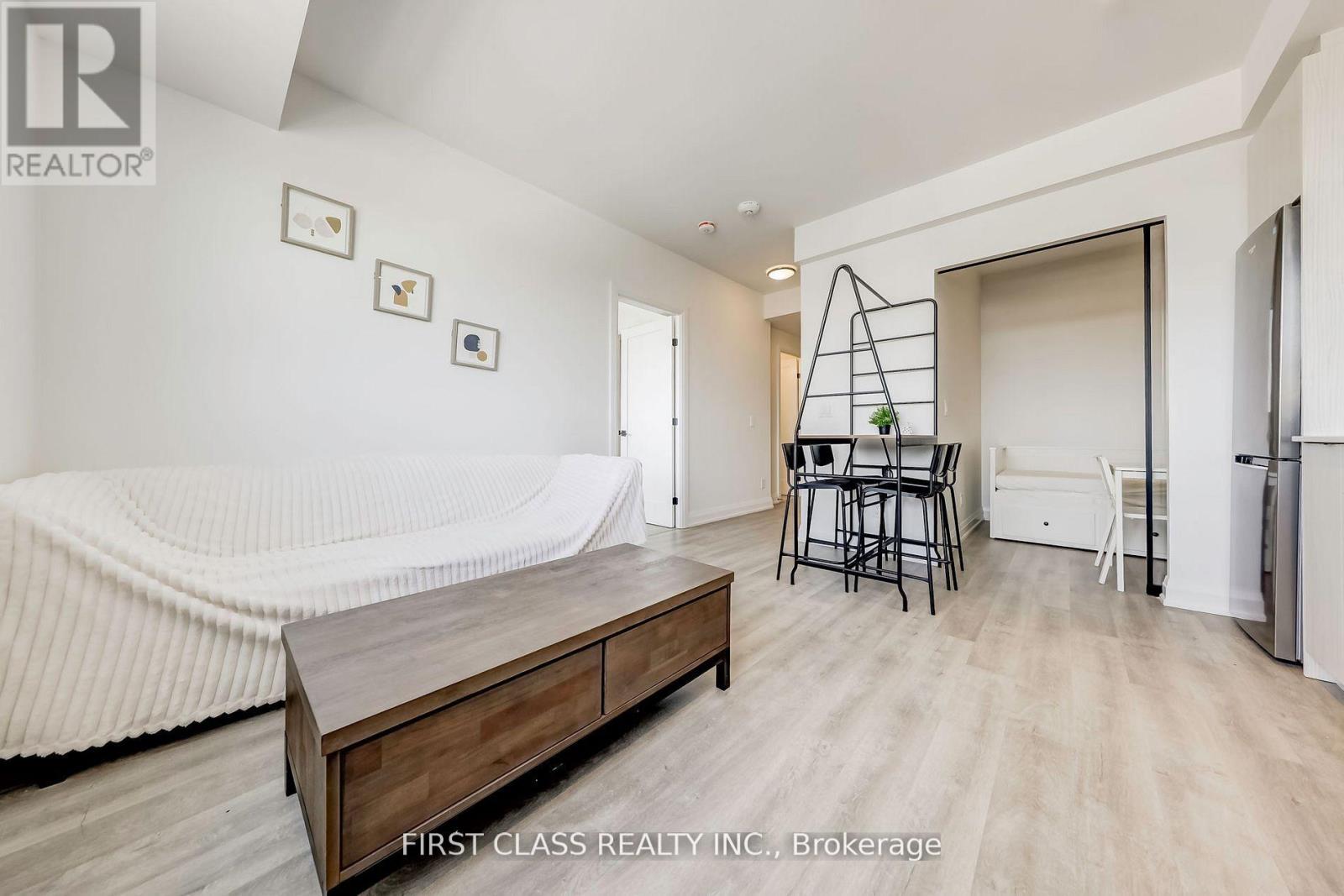 #904 2369 DANFORTH AVENUE - 11
