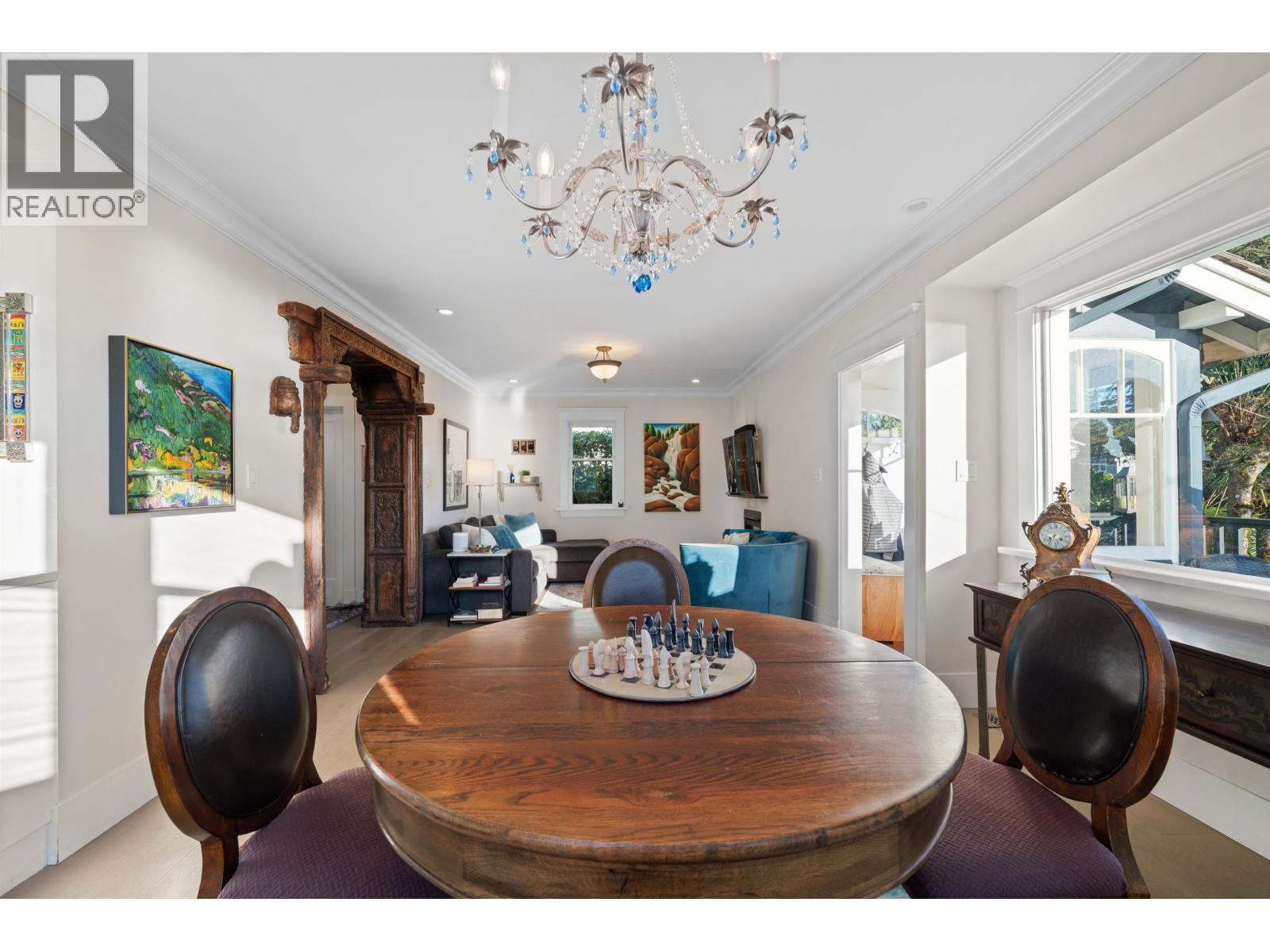 1073 CLYDE AVENUE, West Vancouver