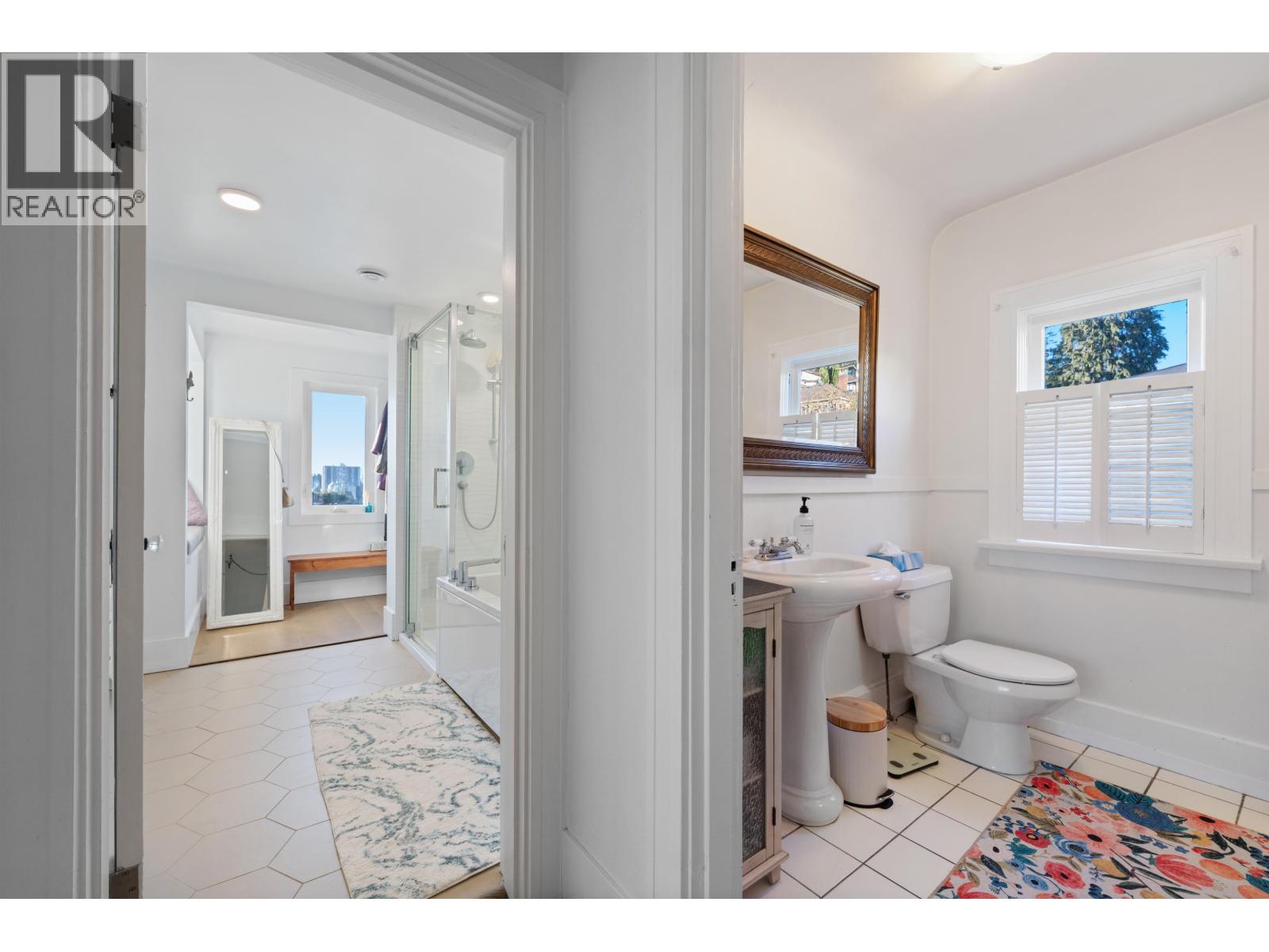 1073 CLYDE AVENUE, West Vancouver