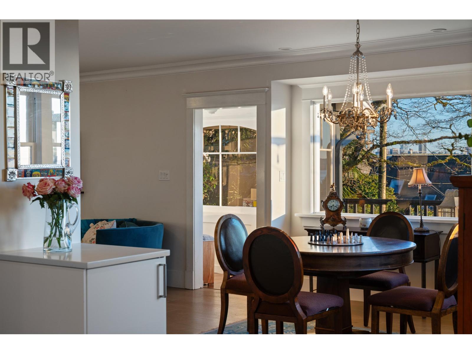 1073 CLYDE AVENUE, West Vancouver