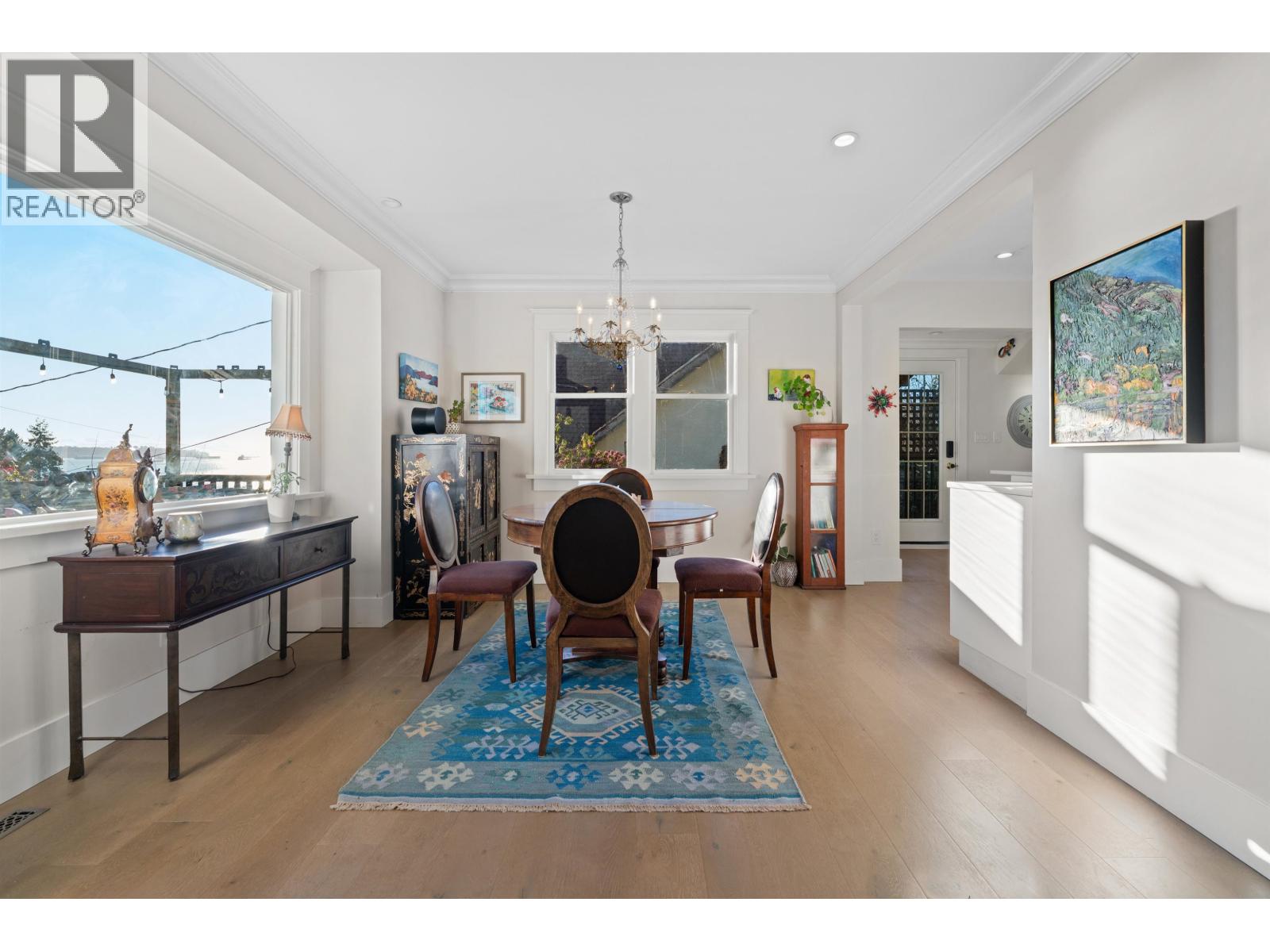 1073 CLYDE AVENUE, West Vancouver