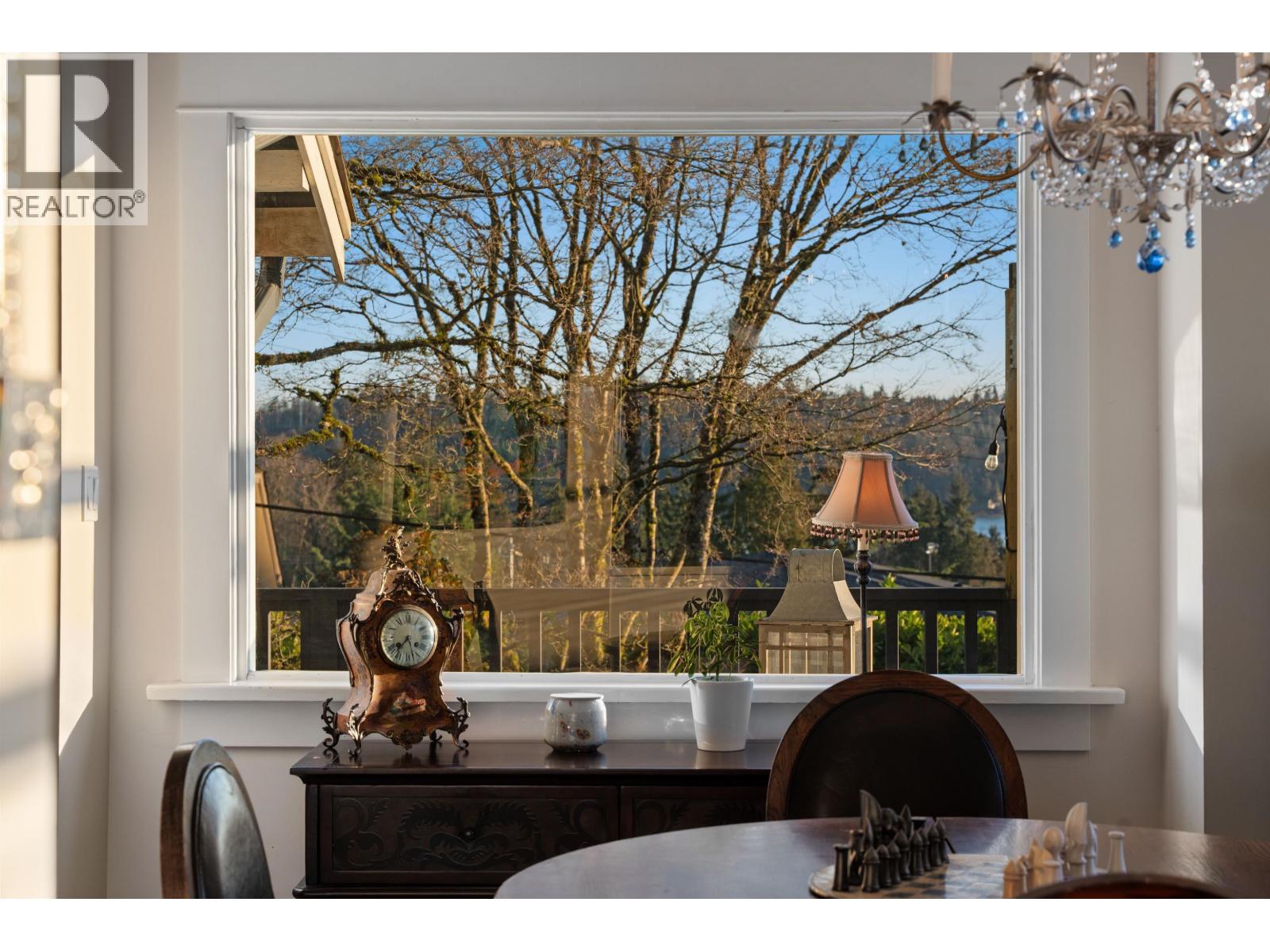 1073 CLYDE AVENUE, West Vancouver