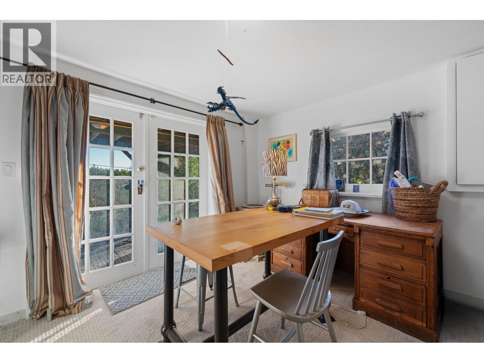 1073 CLYDE AVENUE, West Vancouver