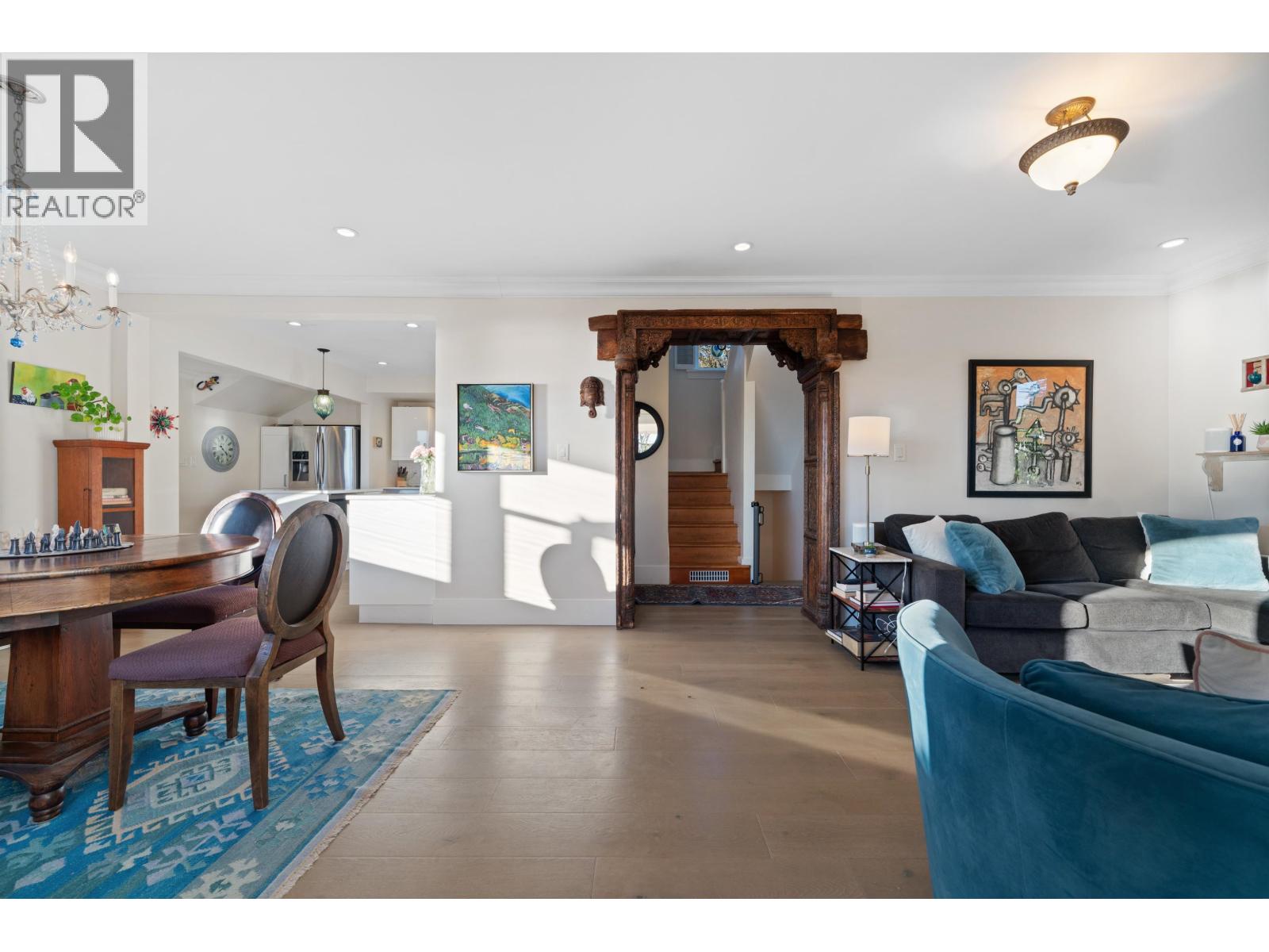 1073 CLYDE AVENUE, West Vancouver