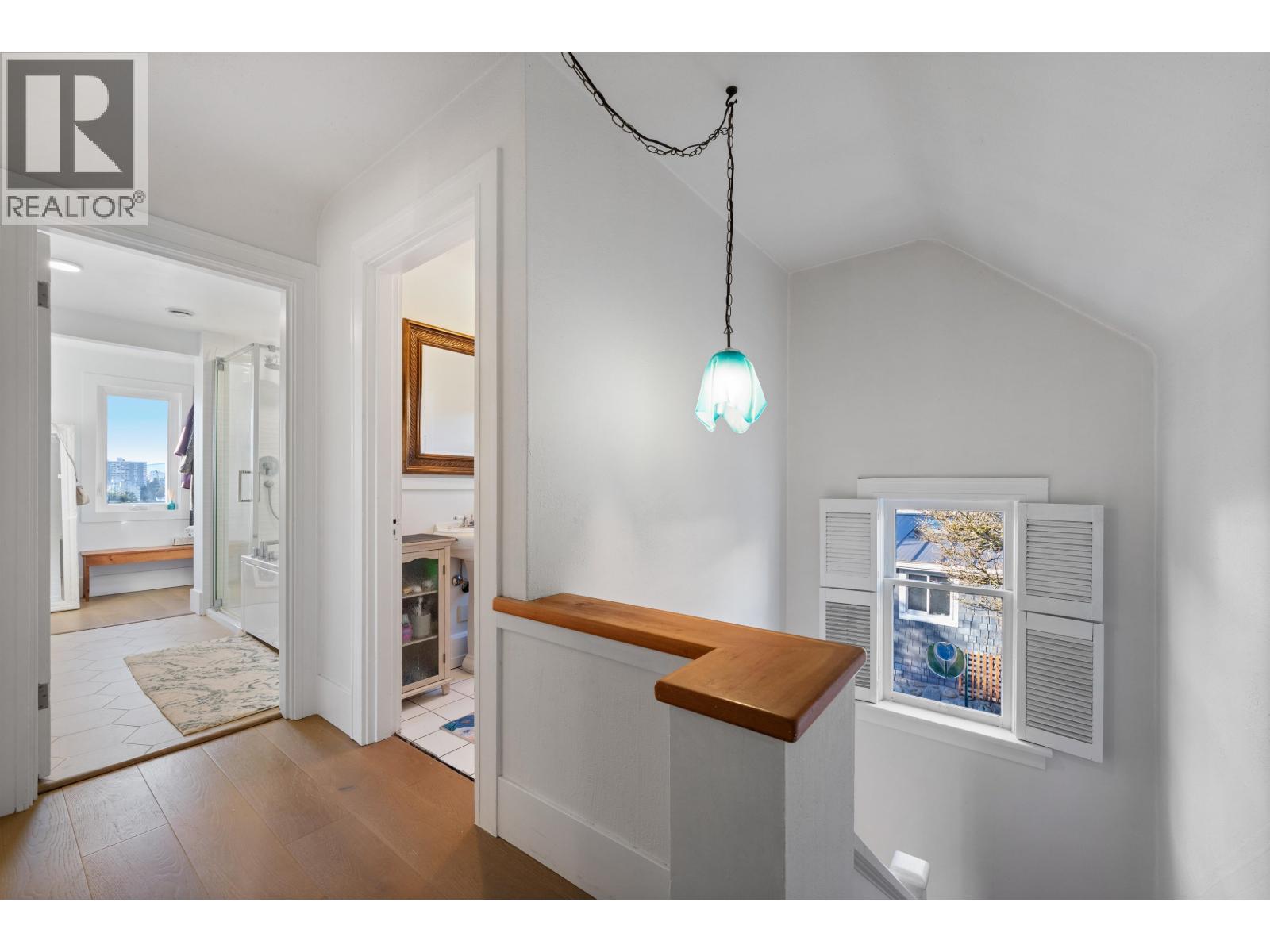 1073 CLYDE AVENUE, West Vancouver