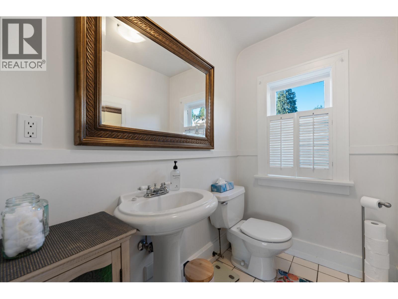 1073 CLYDE AVENUE, West Vancouver