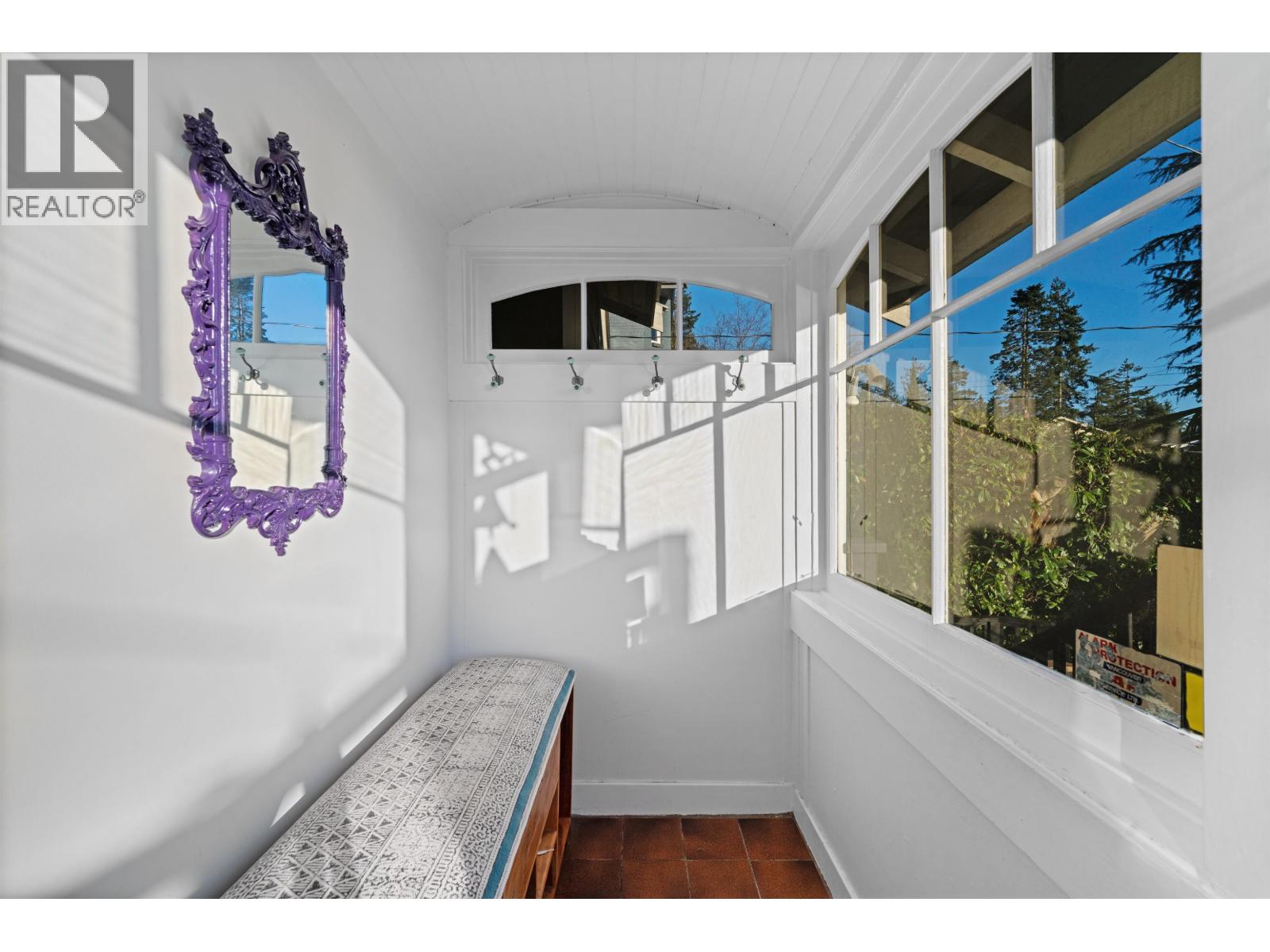 1073 CLYDE AVENUE, West Vancouver