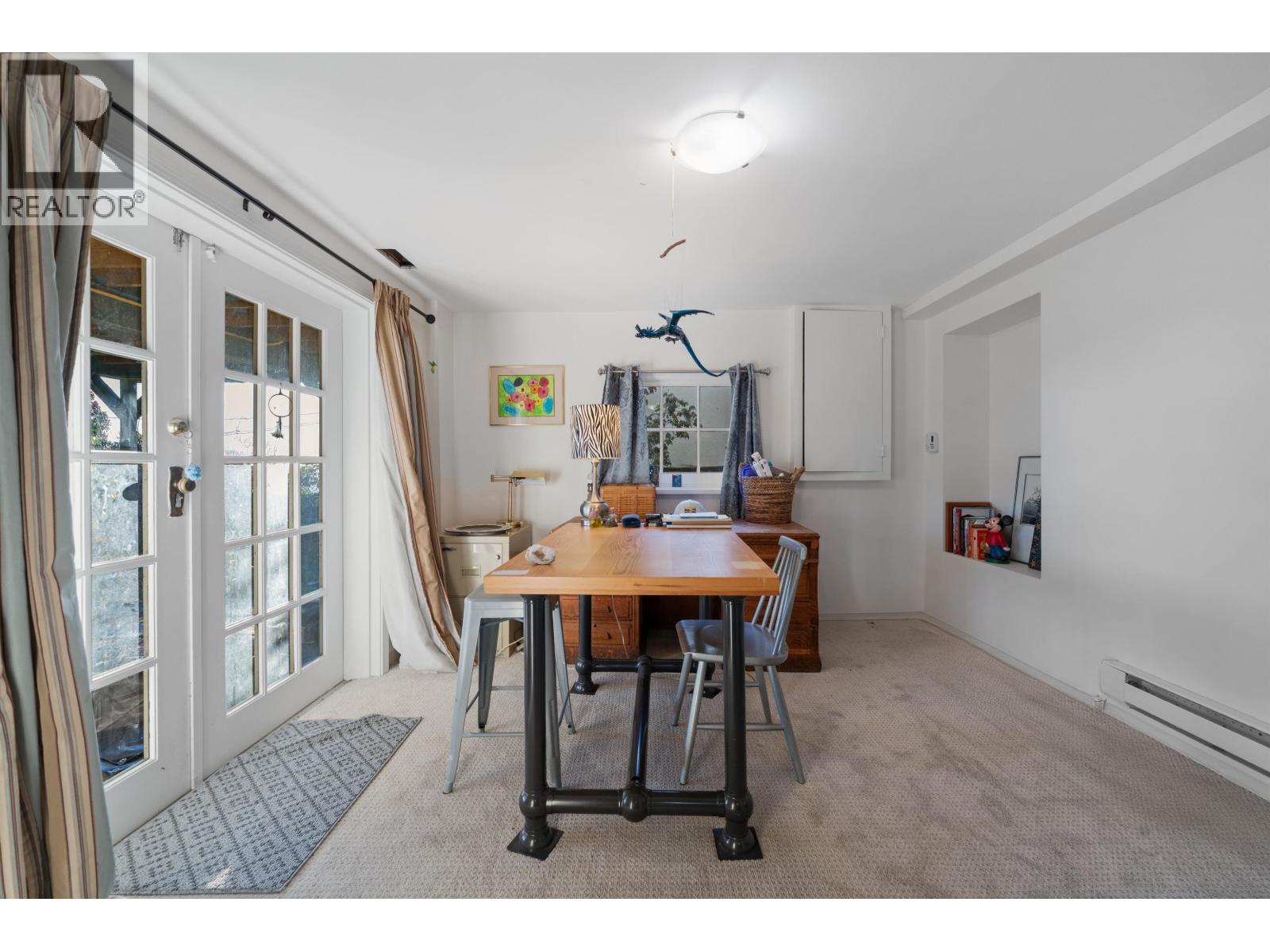 1073 CLYDE AVENUE, West Vancouver