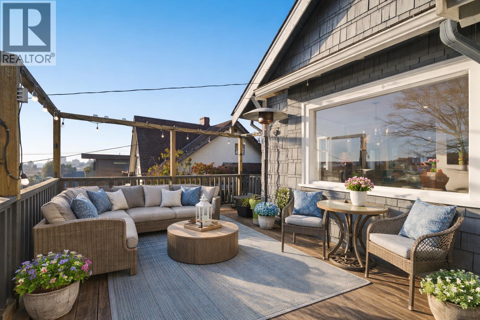 1073 CLYDE AVENUE, West Vancouver