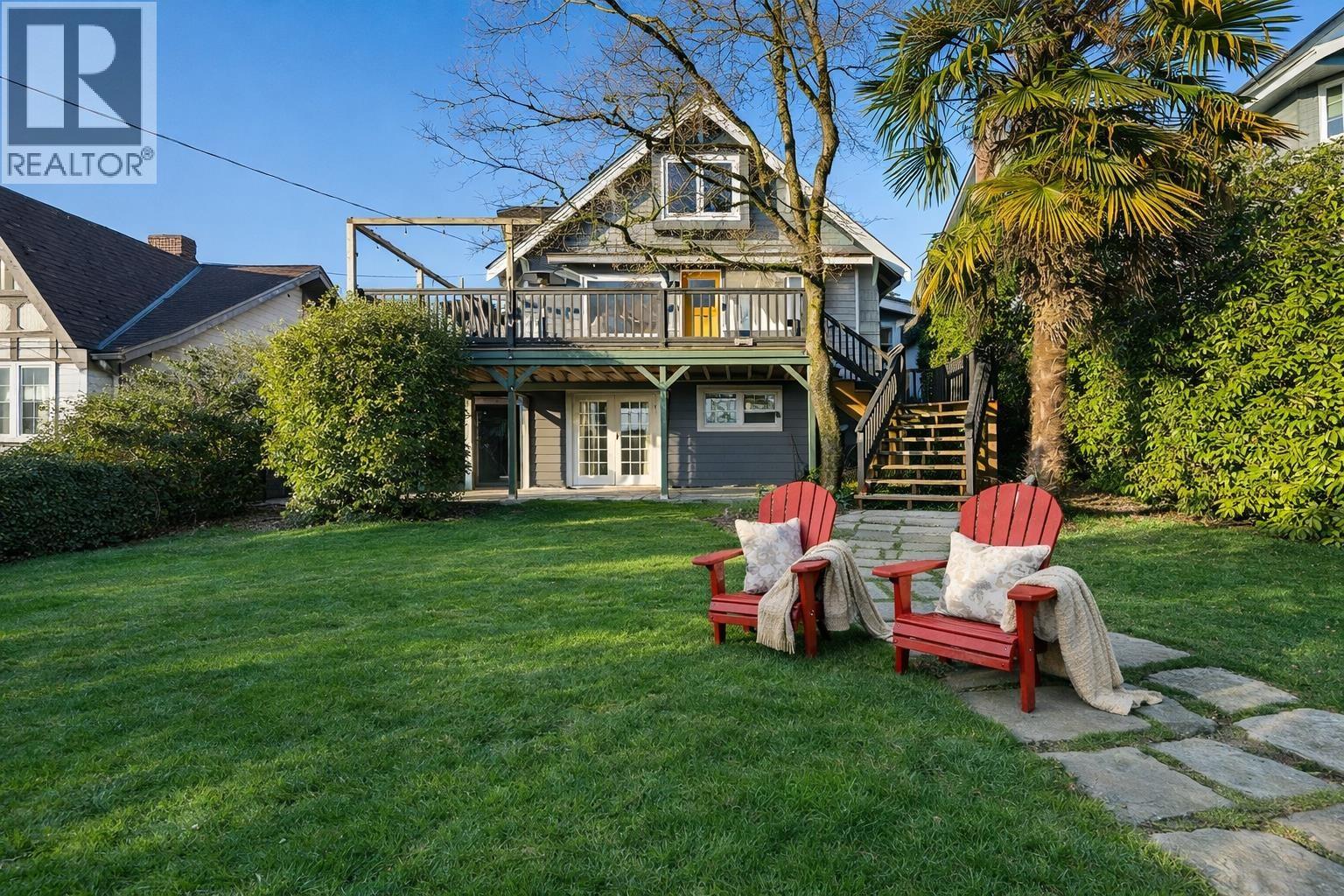 1073 CLYDE AVENUE, West Vancouver