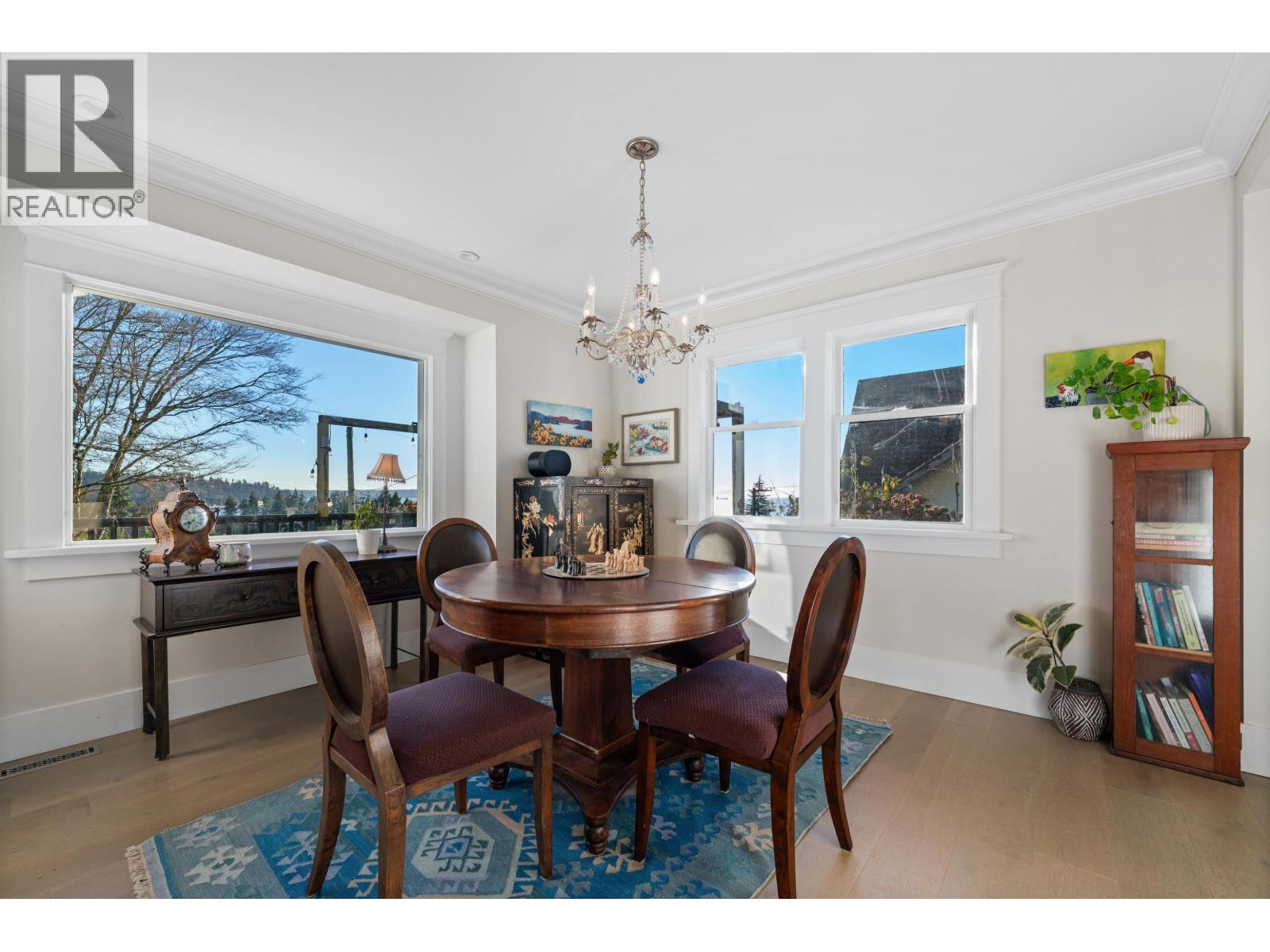 1073 CLYDE AVENUE, West Vancouver