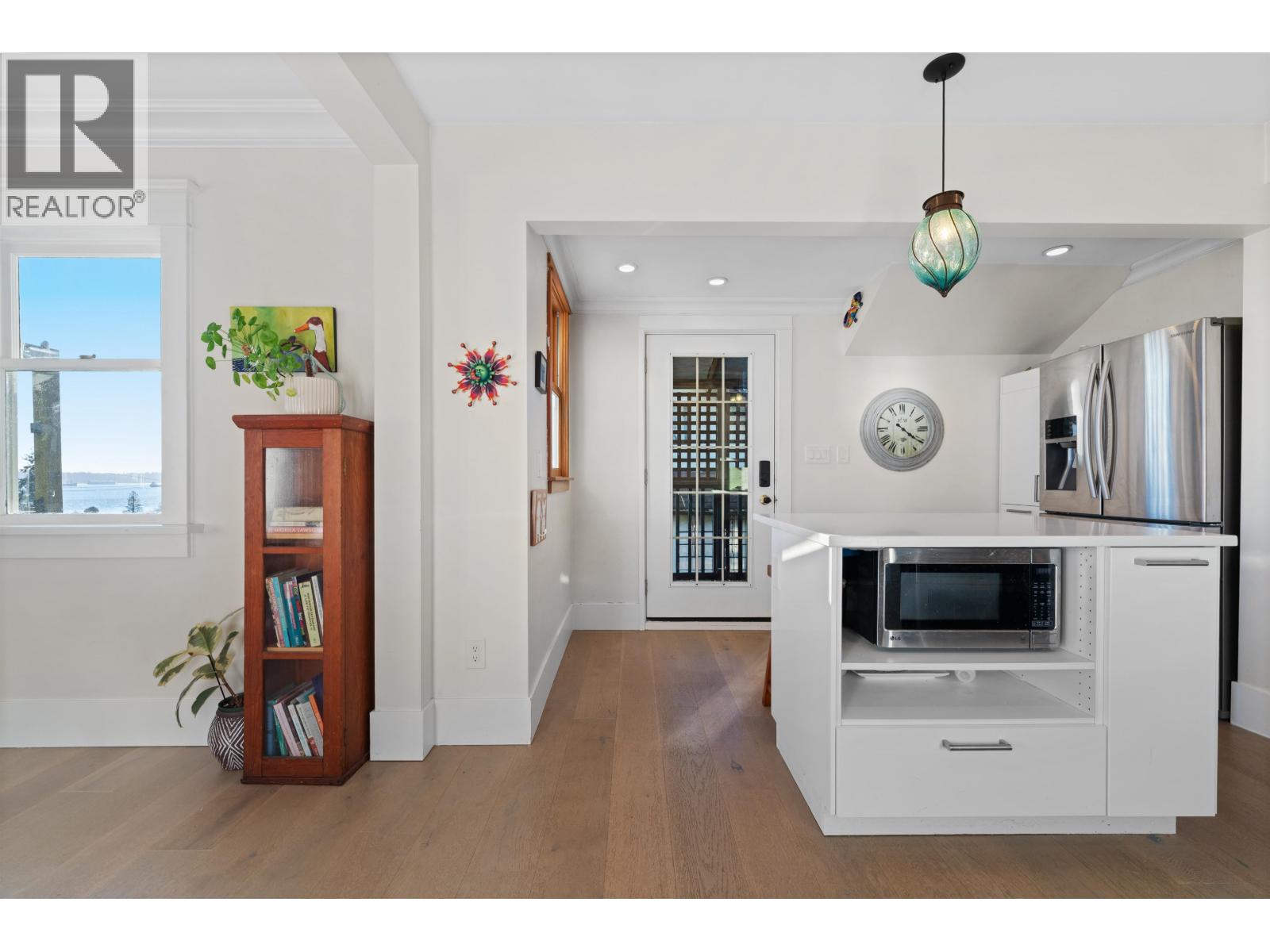 1073 CLYDE AVENUE, West Vancouver