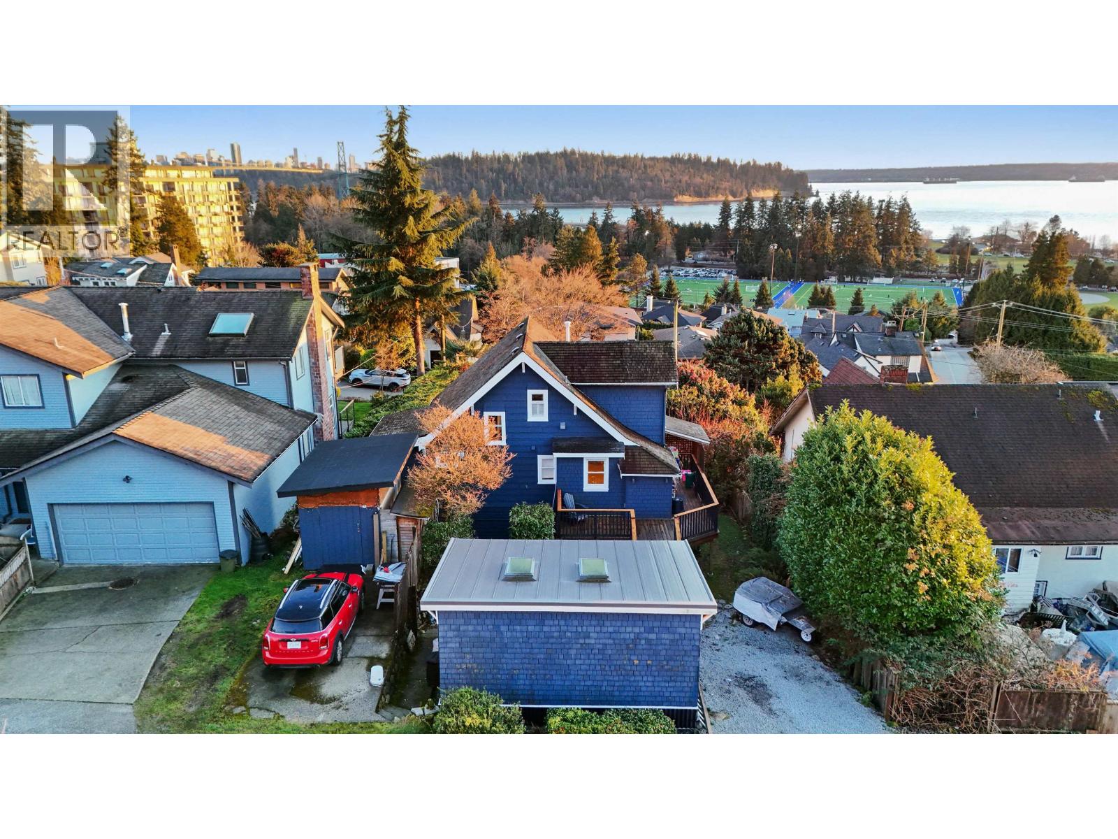 1073 CLYDE AVENUE, West Vancouver
