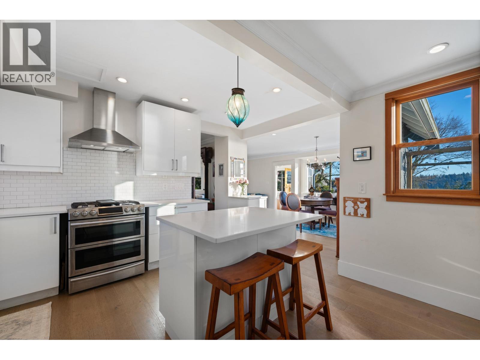 1073 CLYDE AVENUE, West Vancouver