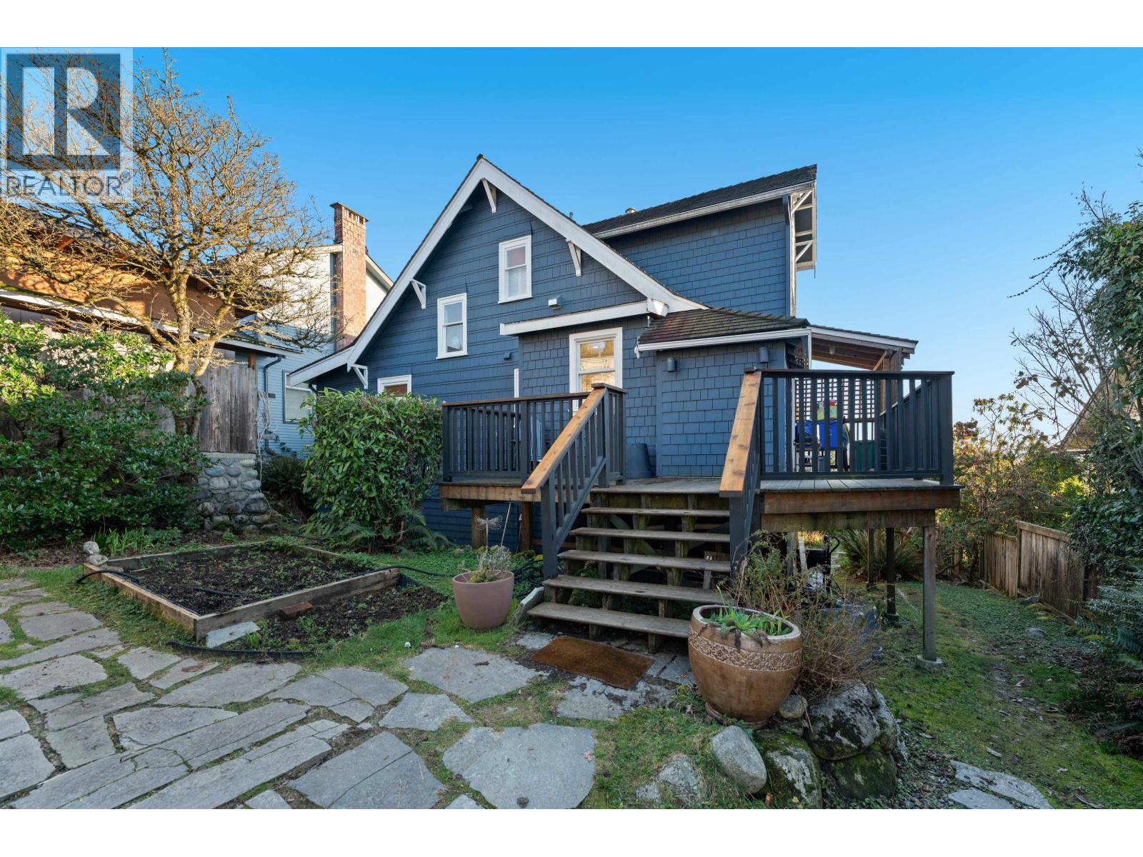 1073 CLYDE AVENUE, West Vancouver