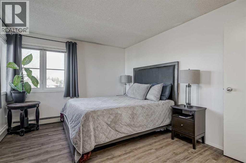 Single Family House for Sale in   Edenwold Heights NW Edgemont Calgary 