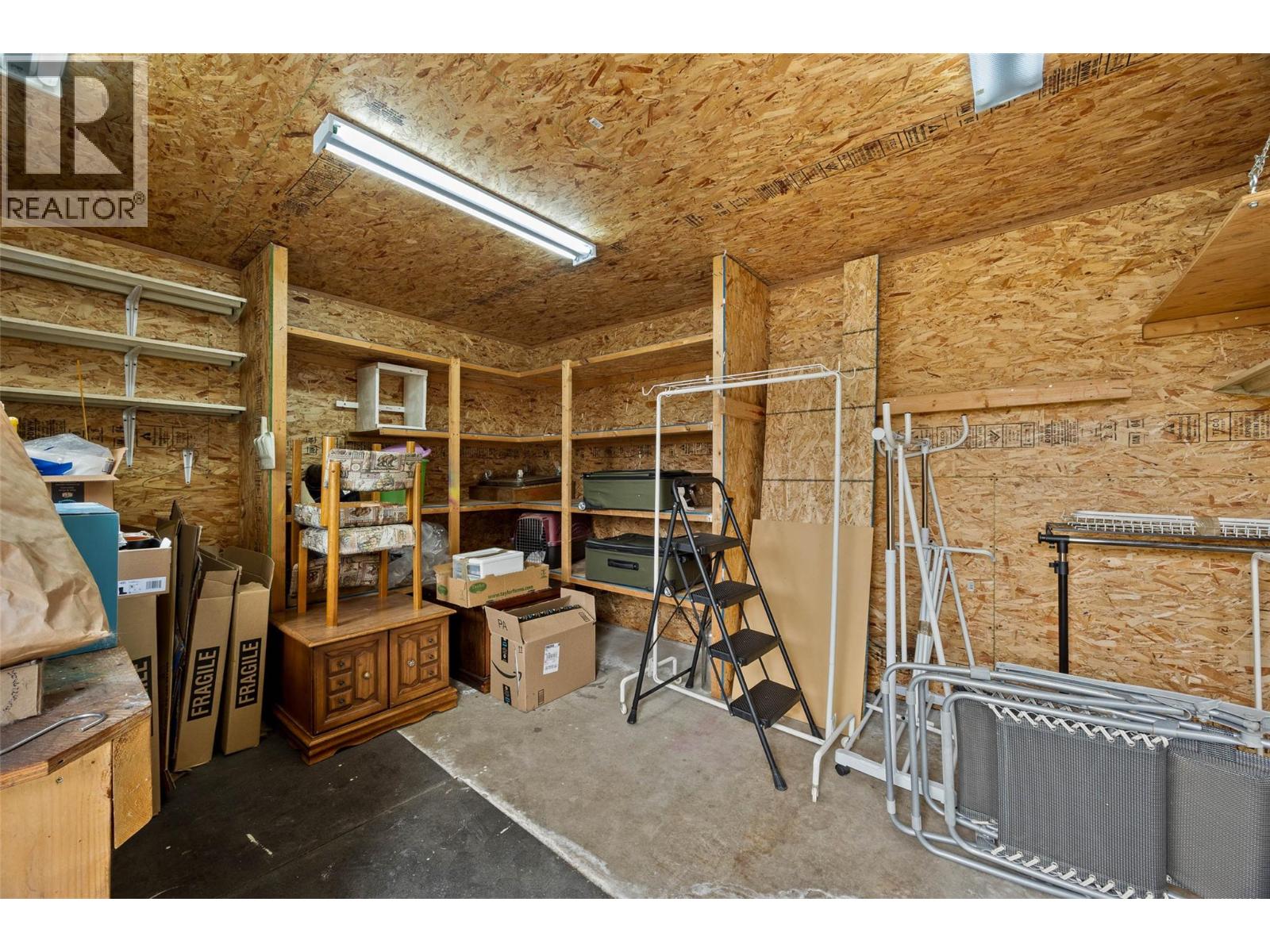 161 Shuswap Avenue Unit# 8, Chase