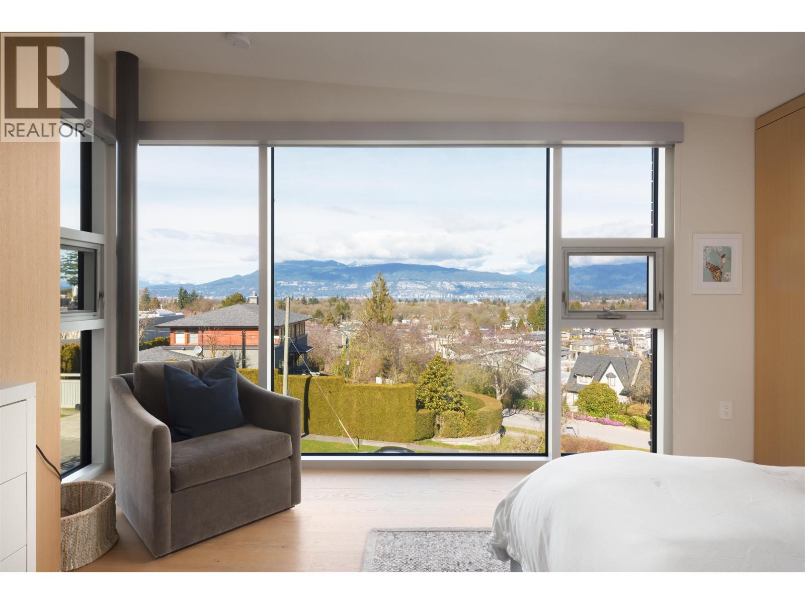 3250 W 20TH AVENUE, Vancouver