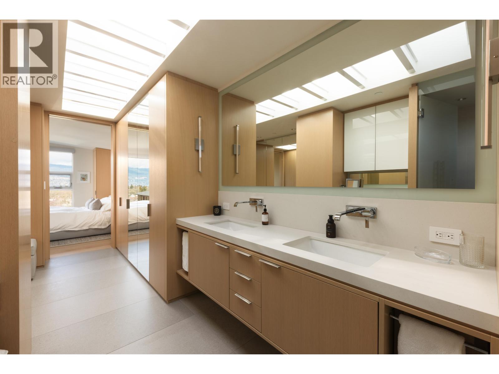 3250 W 20TH AVENUE, Vancouver