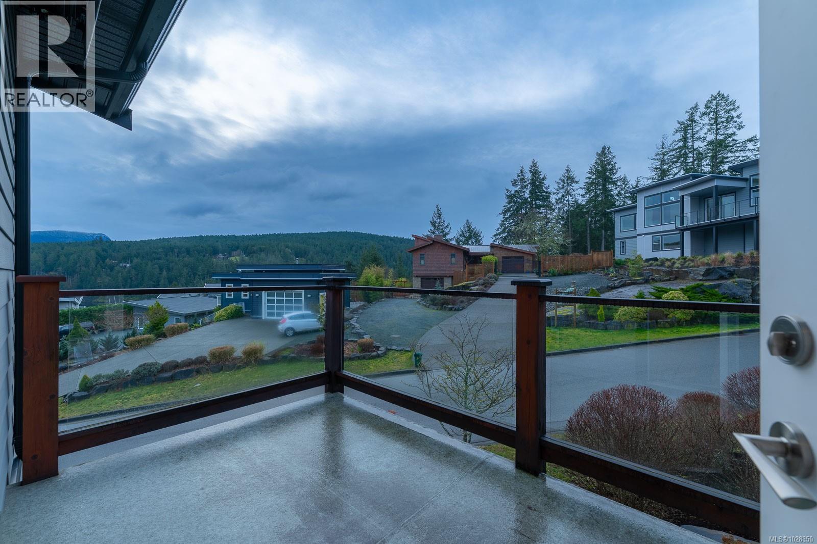 #28 1060 SHORE PINE CLOSE - 30