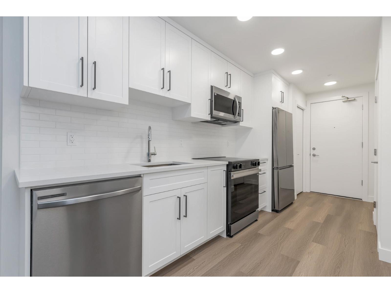 204 33820 SOUTH FRASER Way - photo 2