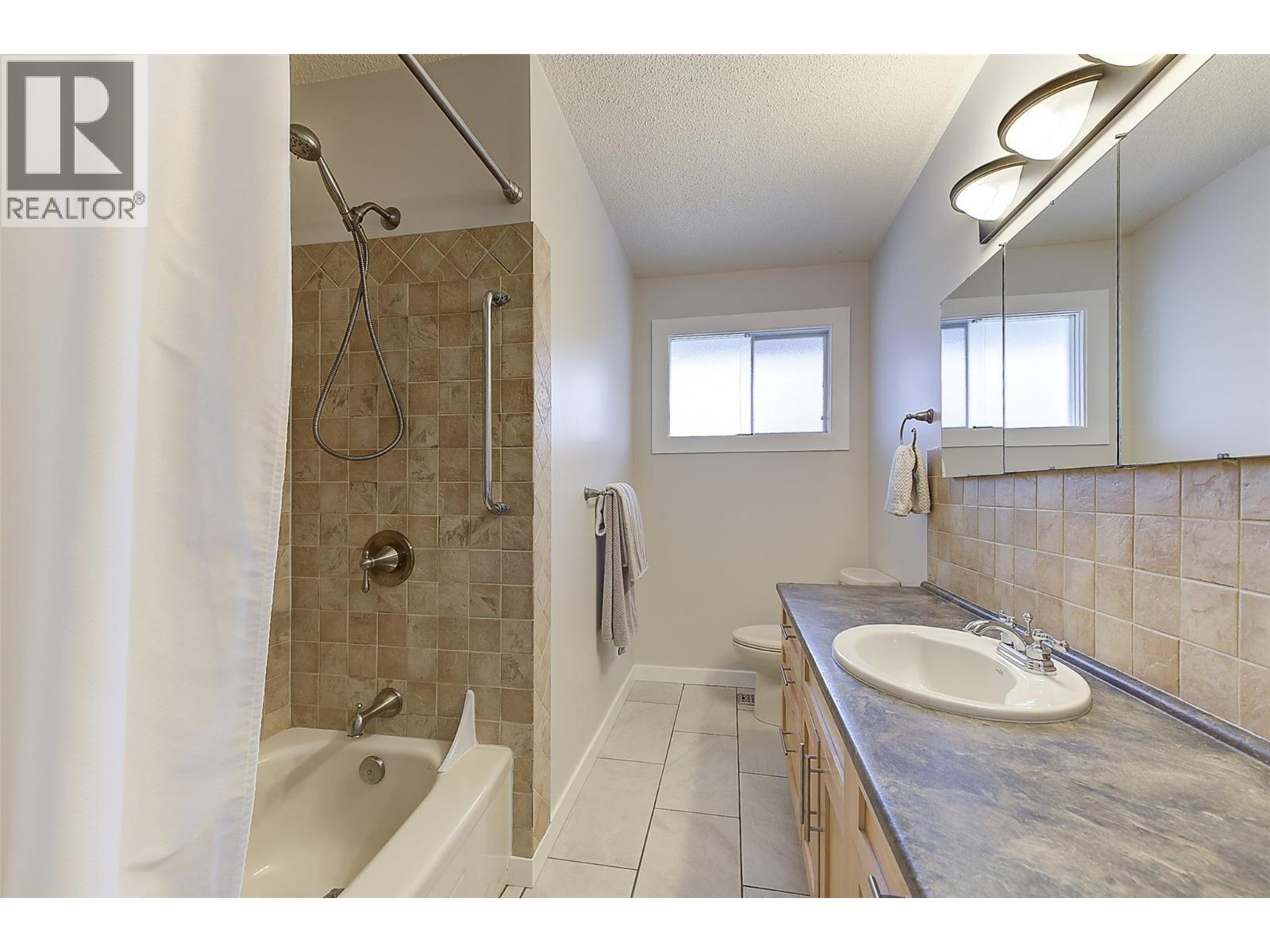  1631 Gillard Drive, Kelowna