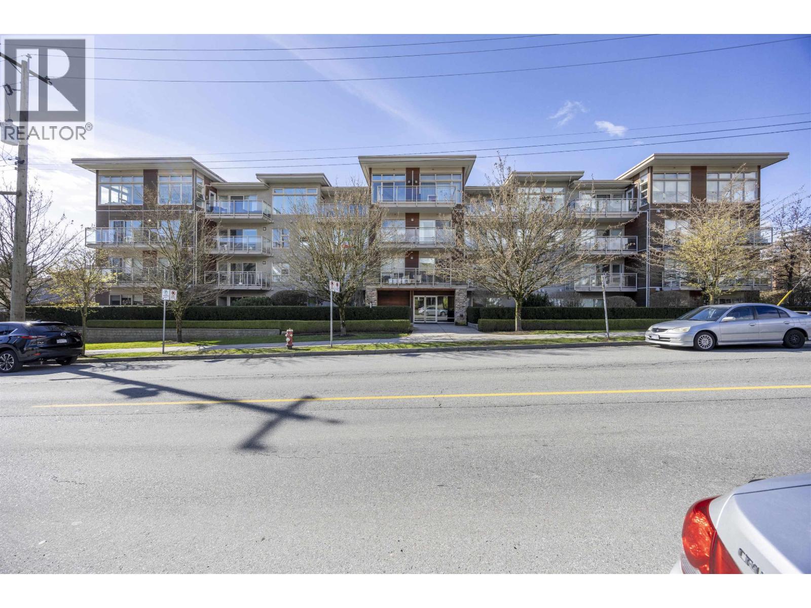 206 1033 ST. GEORGES AVENUE