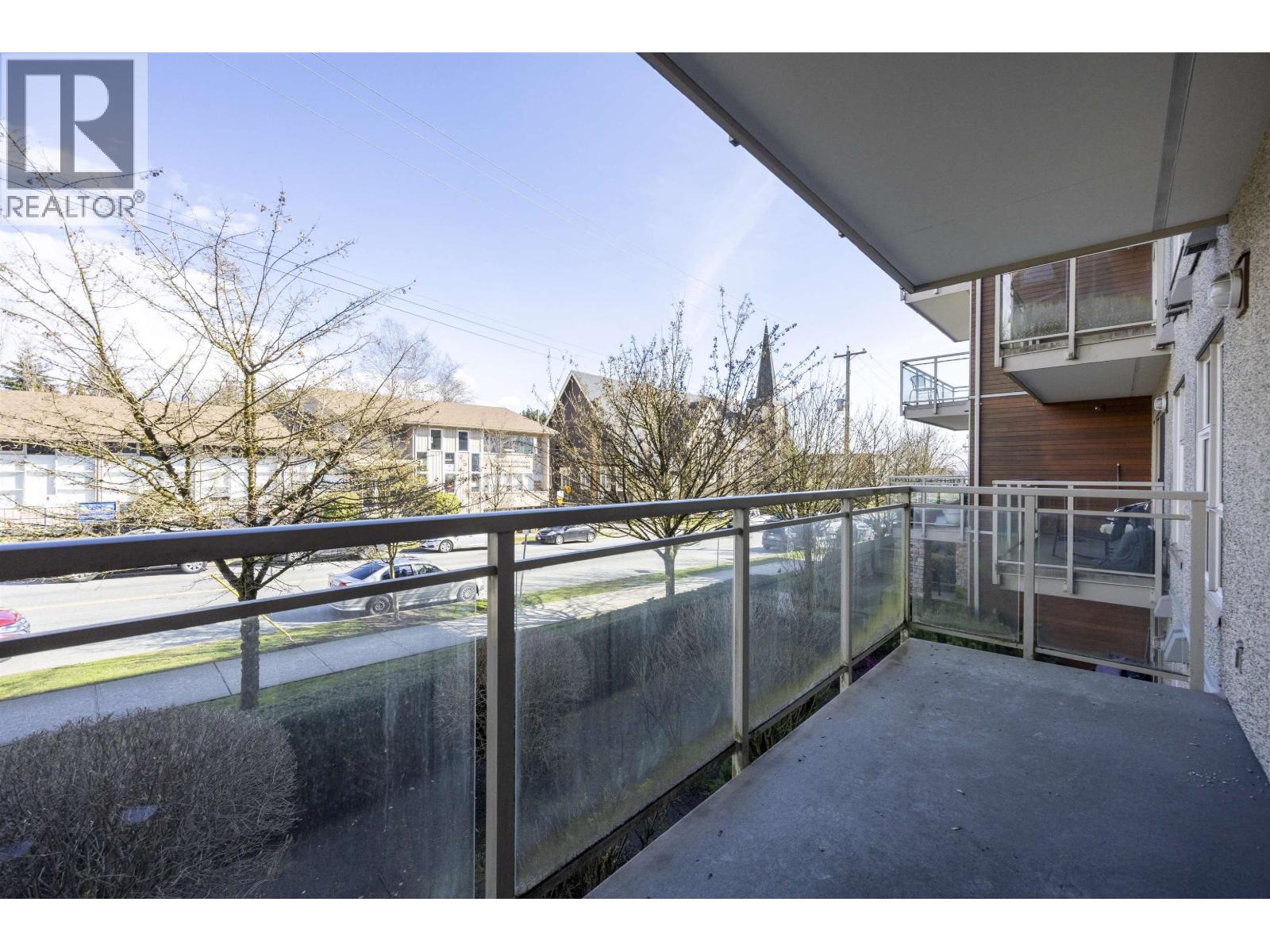 206 1033 ST. GEORGES AVENUE