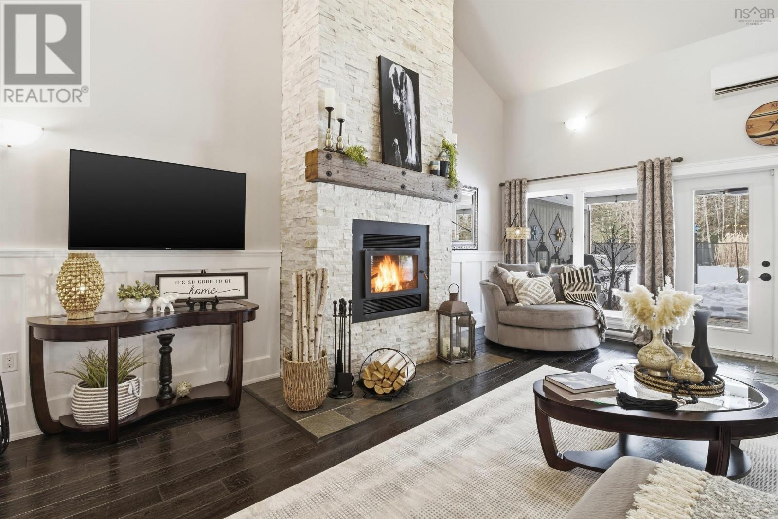 Property 10 of 50 of 915 Bradley Street