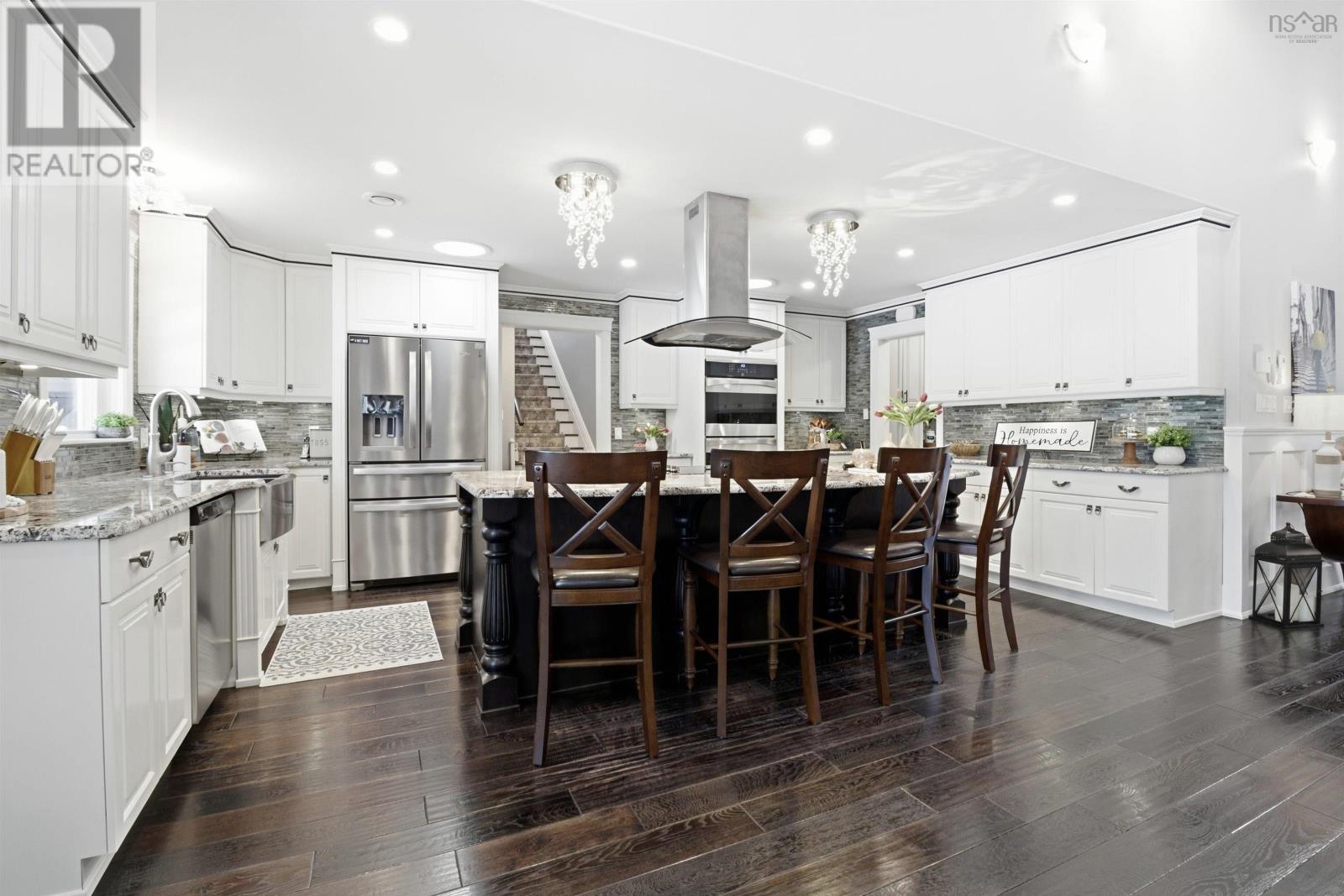 Property 14 of 50 of 915 Bradley Street