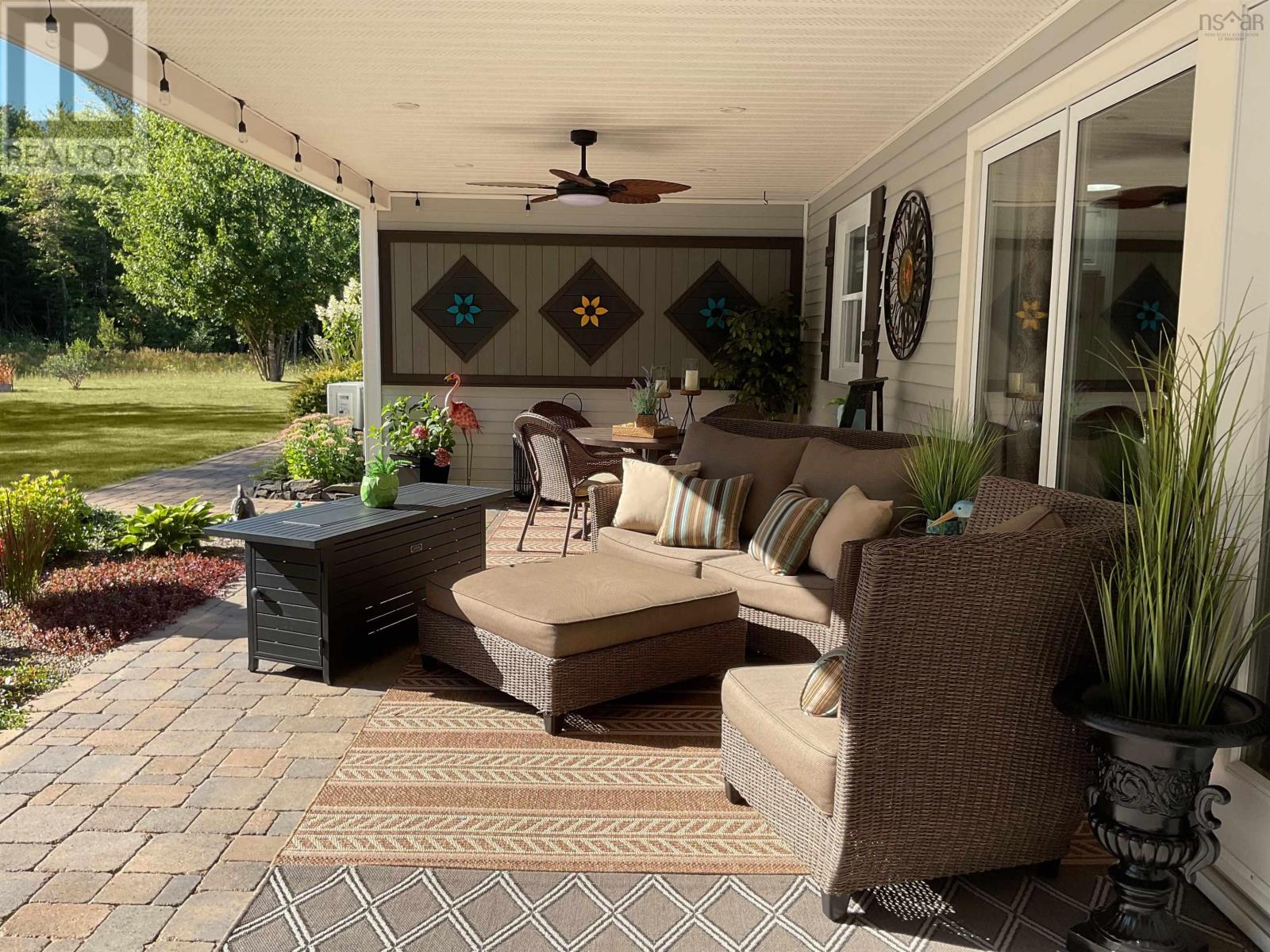 Property 40 of 50 of 915 Bradley Street