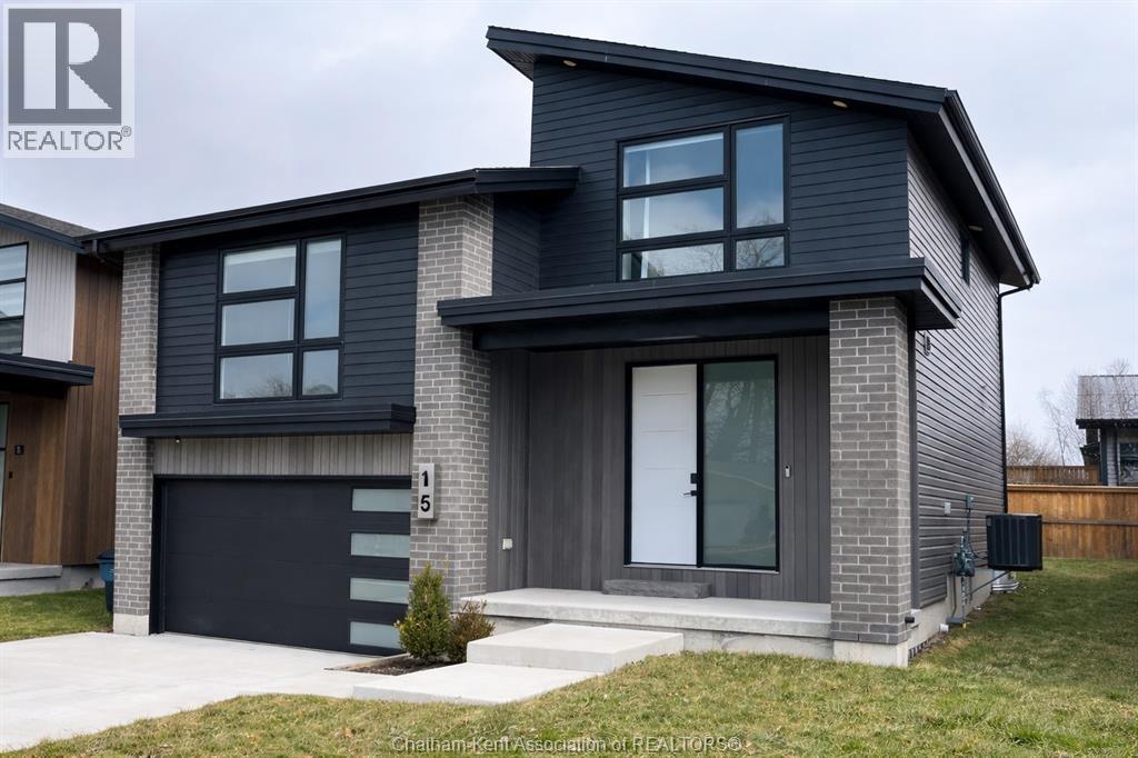15 Churchill Park ROAD, Chatham, Ontario