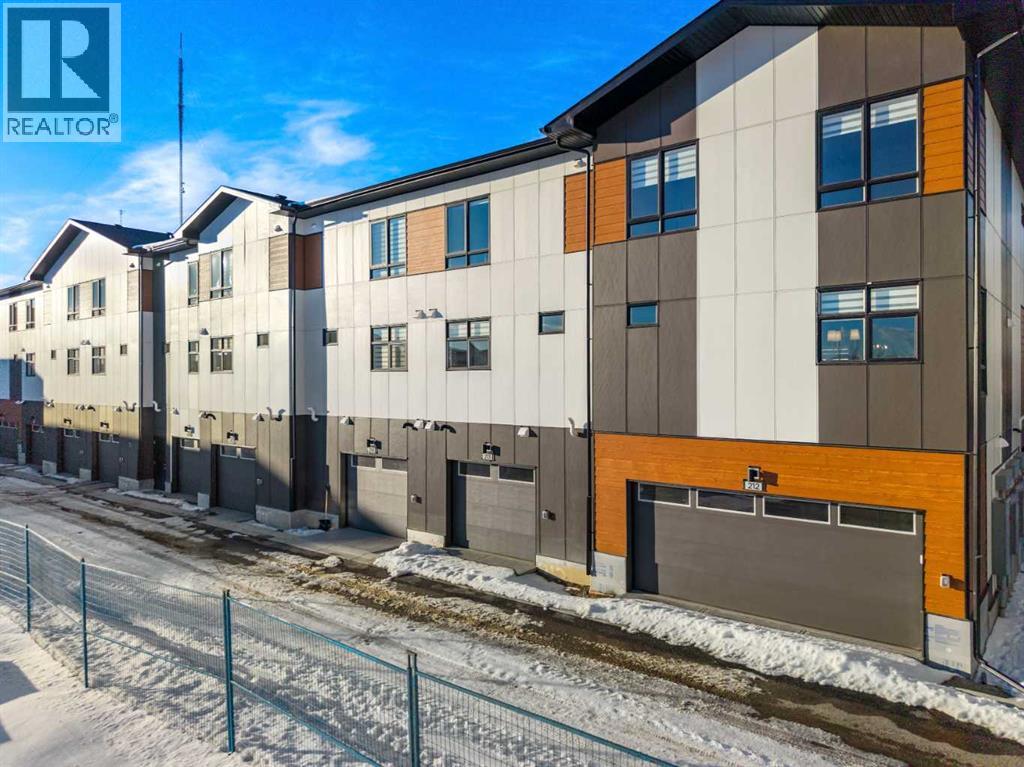 Single Family House for Sale in    Avenue SW West Springs Calgary 