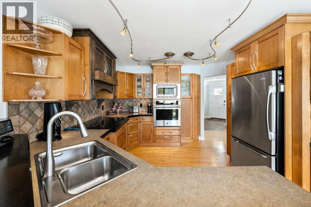 6756 Mountainview Drive, Oliver