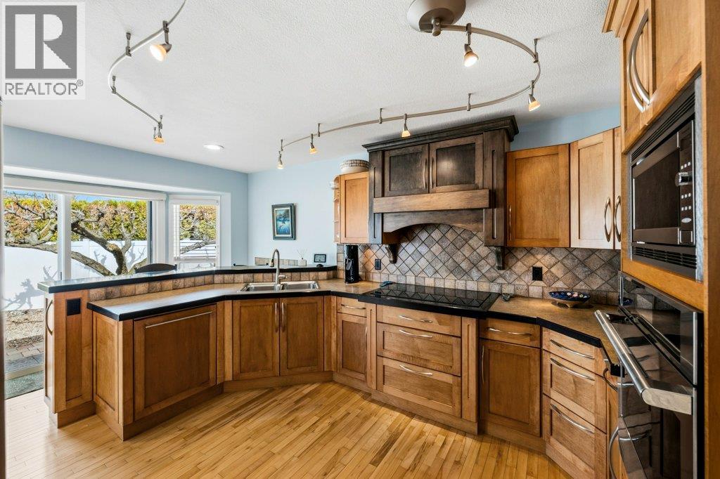 6756 Mountainview Drive, Oliver