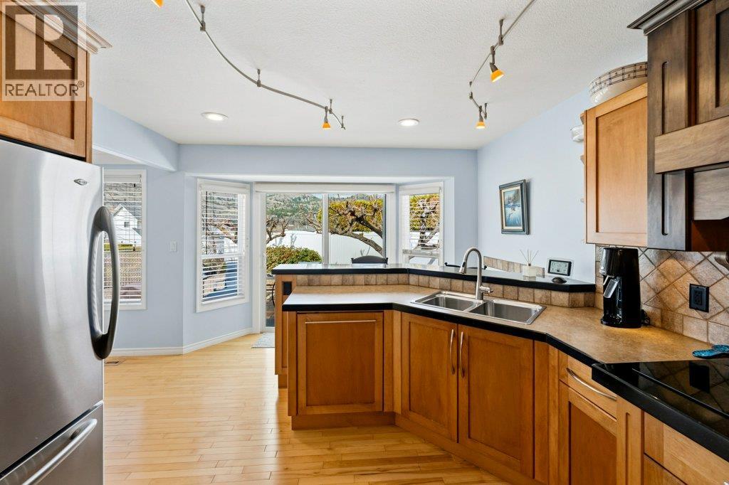 6756 Mountainview Drive, Oliver