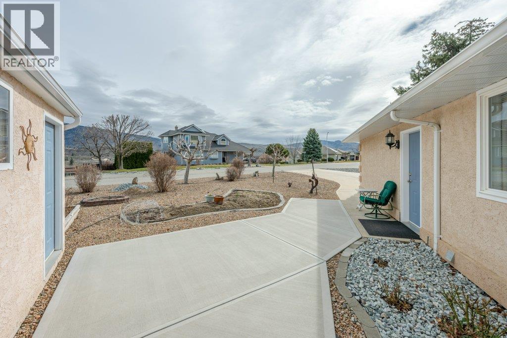 6756 Mountainview Drive, Oliver
