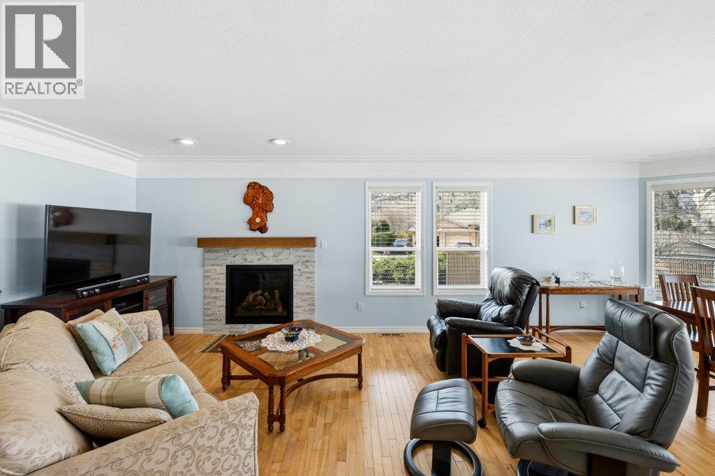 6756 Mountainview Drive, Oliver