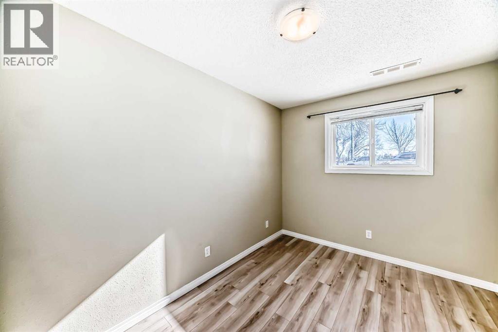 
          33 Meadowlark Boulevard North
            <br/>
            <span>Lethbridge</span>
            , 
            <span>AB</span>
             <span>T1H4R4</span>
         - Photo 9