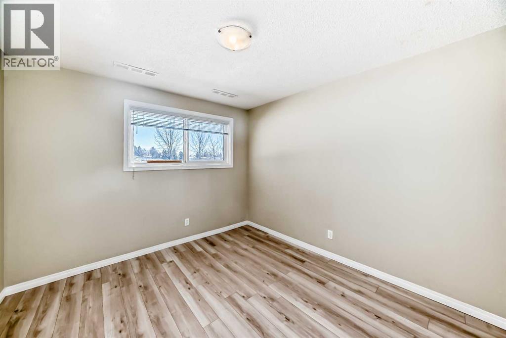 
          33 Meadowlark Boulevard North
            <br/>
            <span>Lethbridge</span>
            , 
            <span>AB</span>
             <span>T1H4R4</span>
         - Photo 8