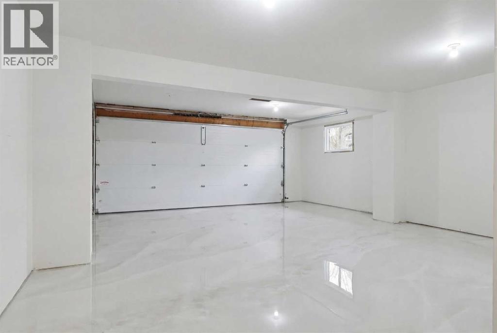 Single Family House Bi-level for Sale in  Varsity Estates Place NW Varsity Calgary 