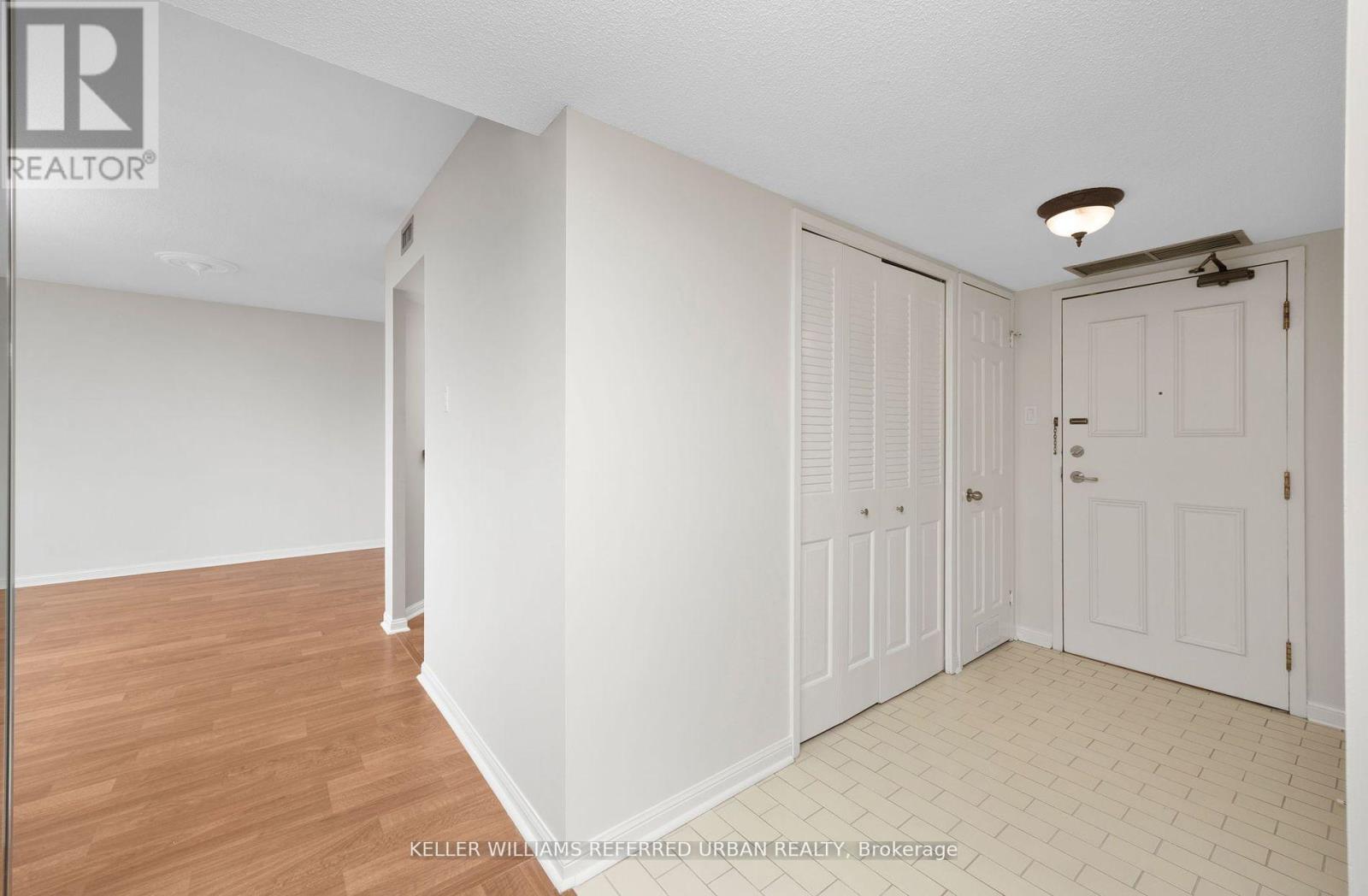 522 - 255 THE DONWAY W