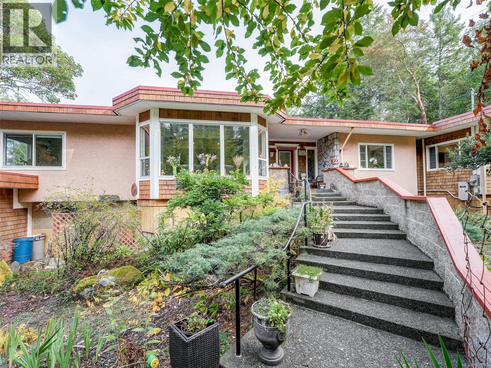 371 MCCURDY DR - Image 3