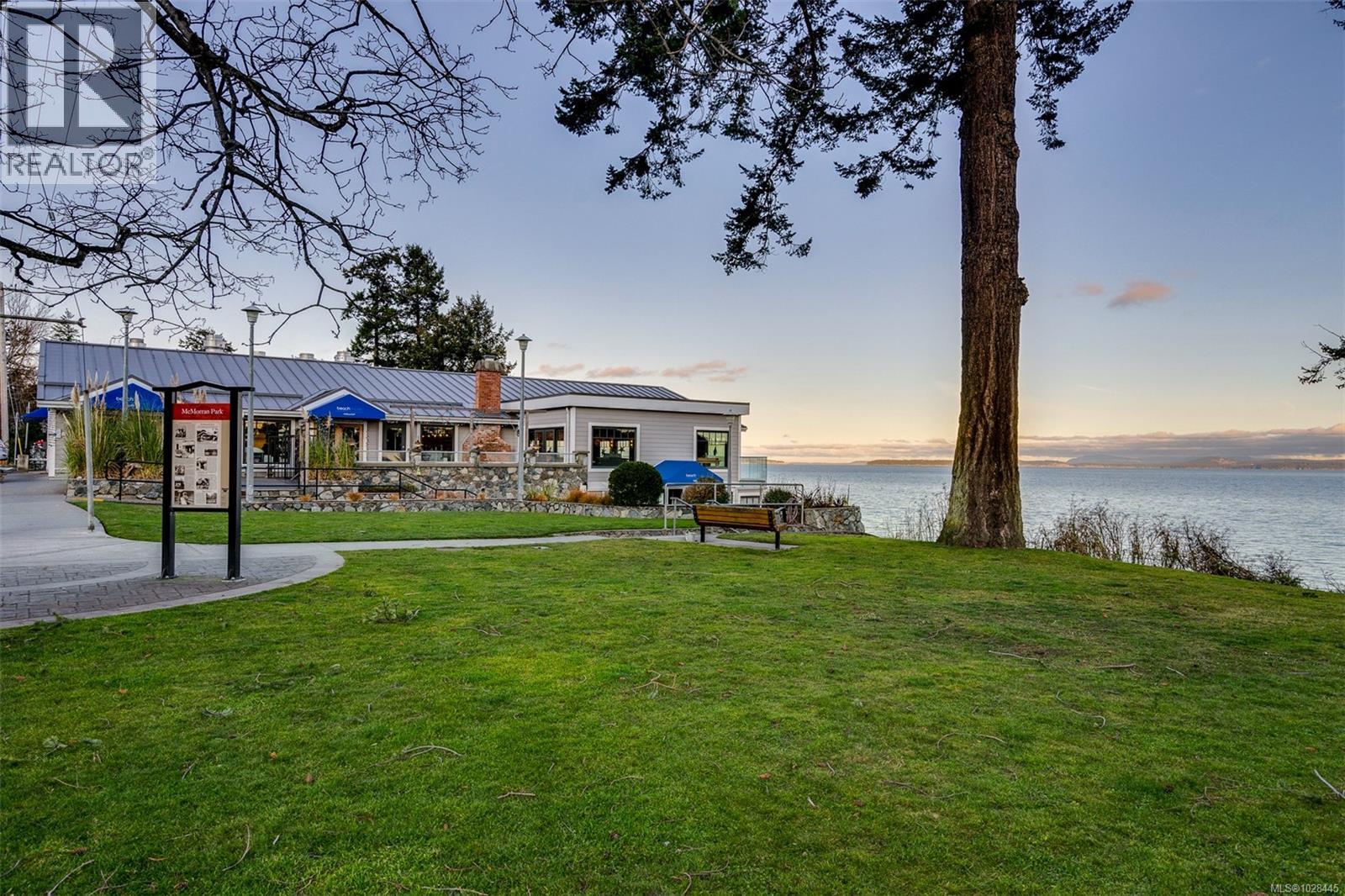 5090 CORDOVA BAY RD - 10