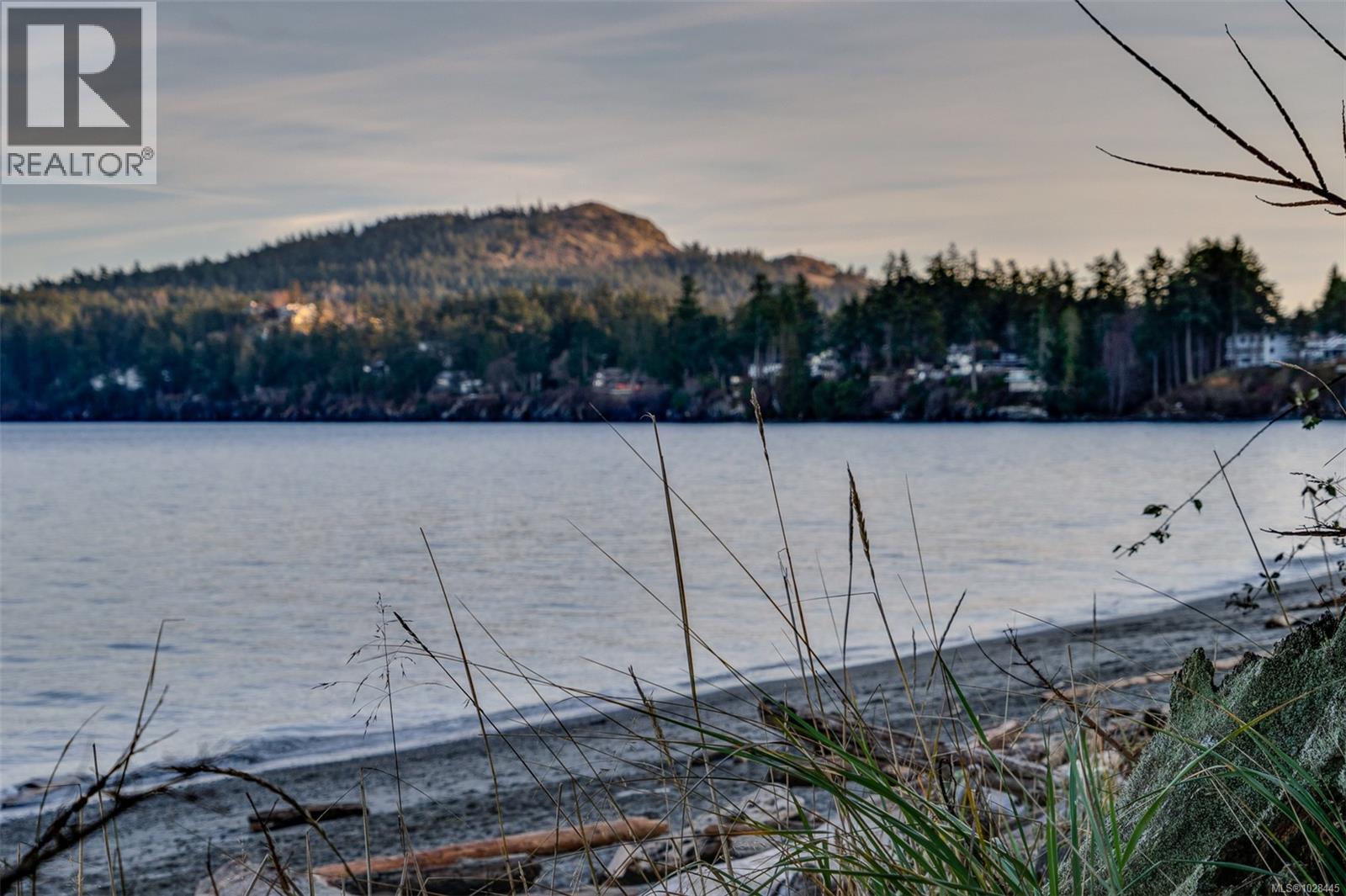 5090 CORDOVA BAY RD - 11