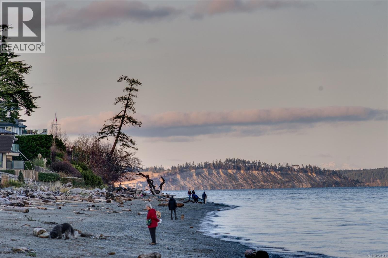 5090 CORDOVA BAY RD - 12